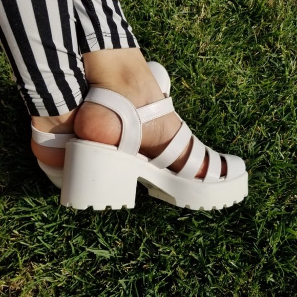 Close Toe White 90's Grunge Look Chunky Shoes - Picture 3 of 8